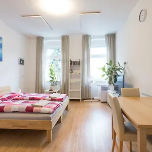 Smile Schoenbrunn Apartment Vienna